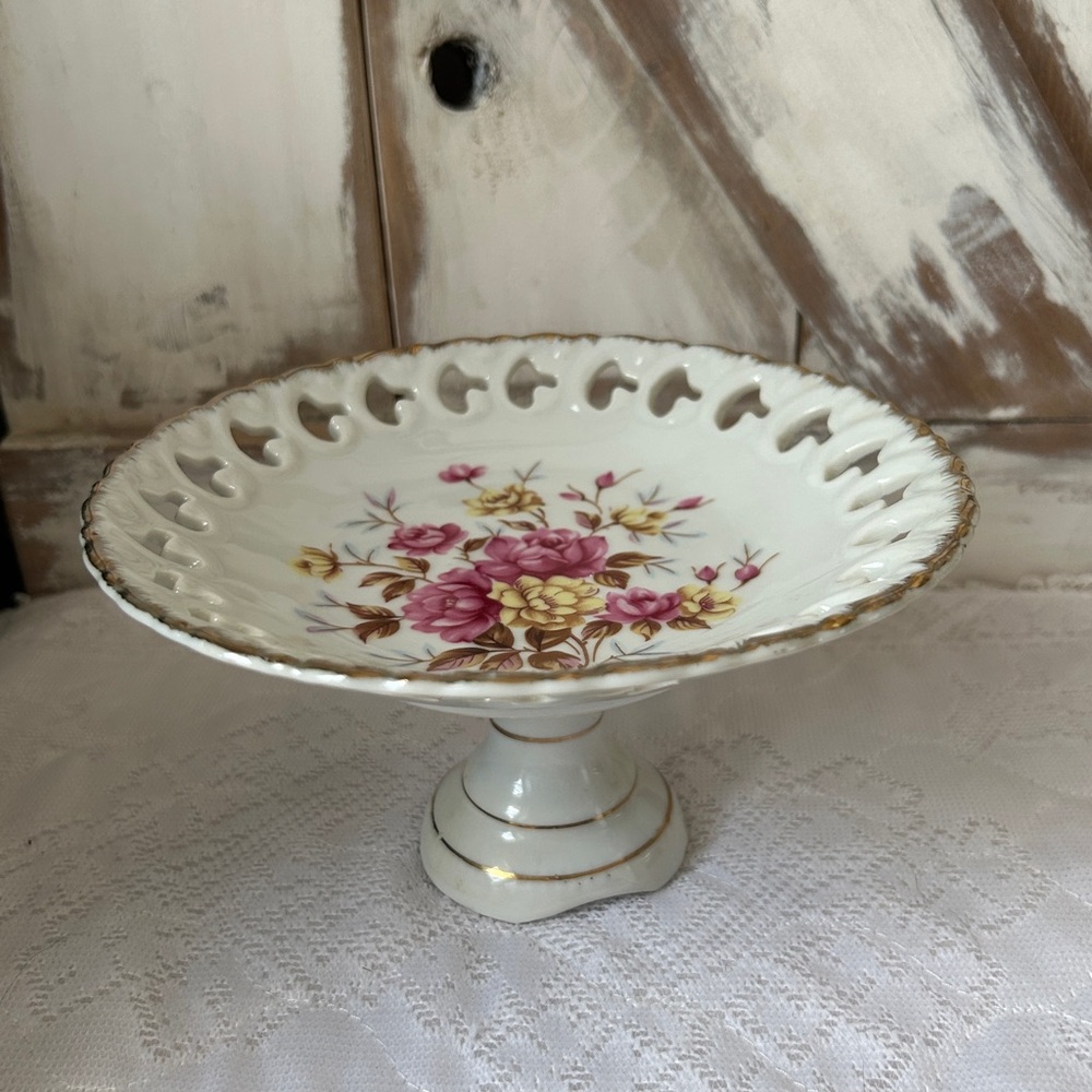 Floral Cake stand with Pink and Gold Accents